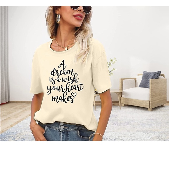 “A dream is a wish your heart makes” Disney T-shirt - Picture 2 of 4